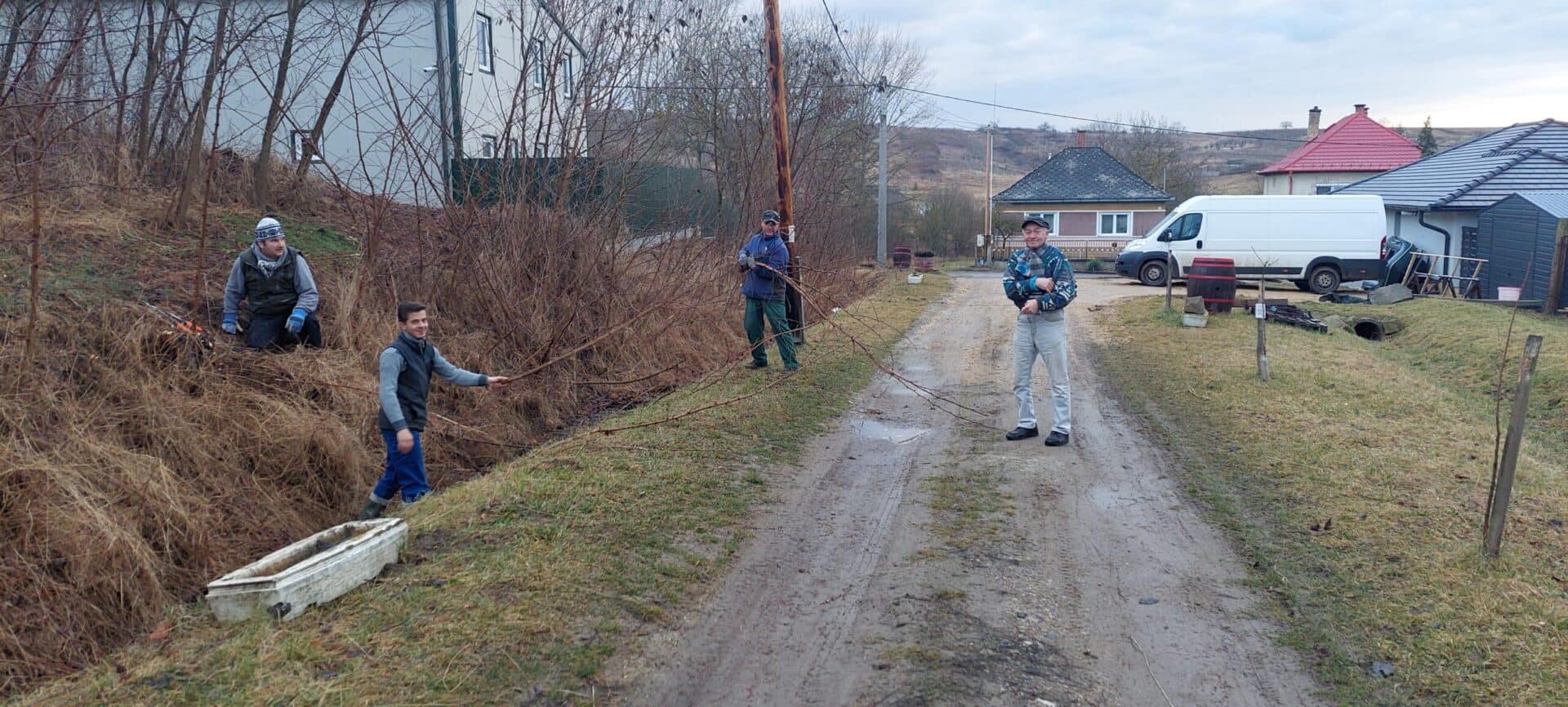 a helyszín előkészítése szorgos kezek